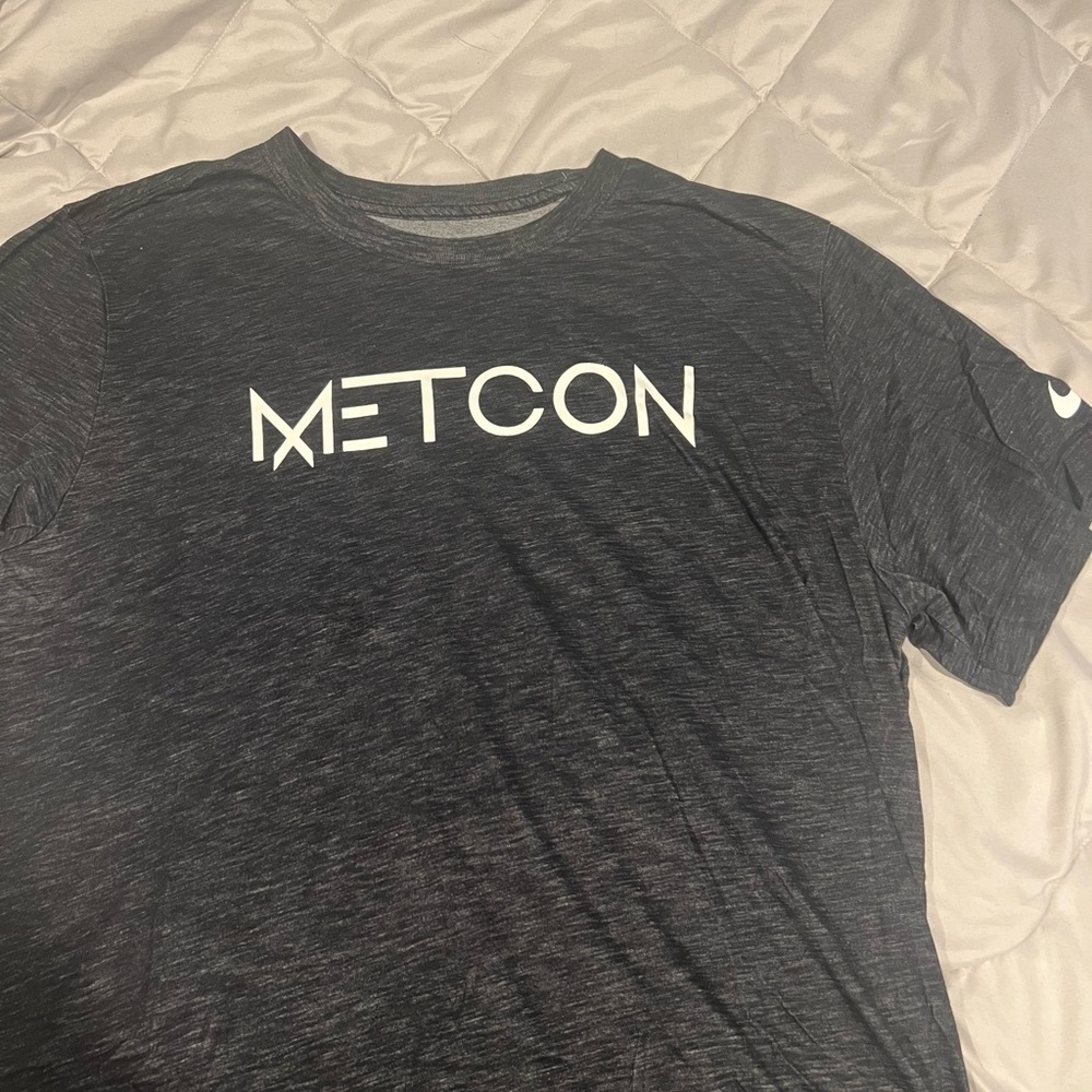 Nike metcon shirt